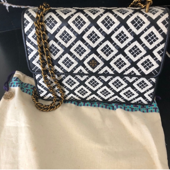 💕SALE💕Tory Burch Robinson woven satchel - Picture 7 of 9